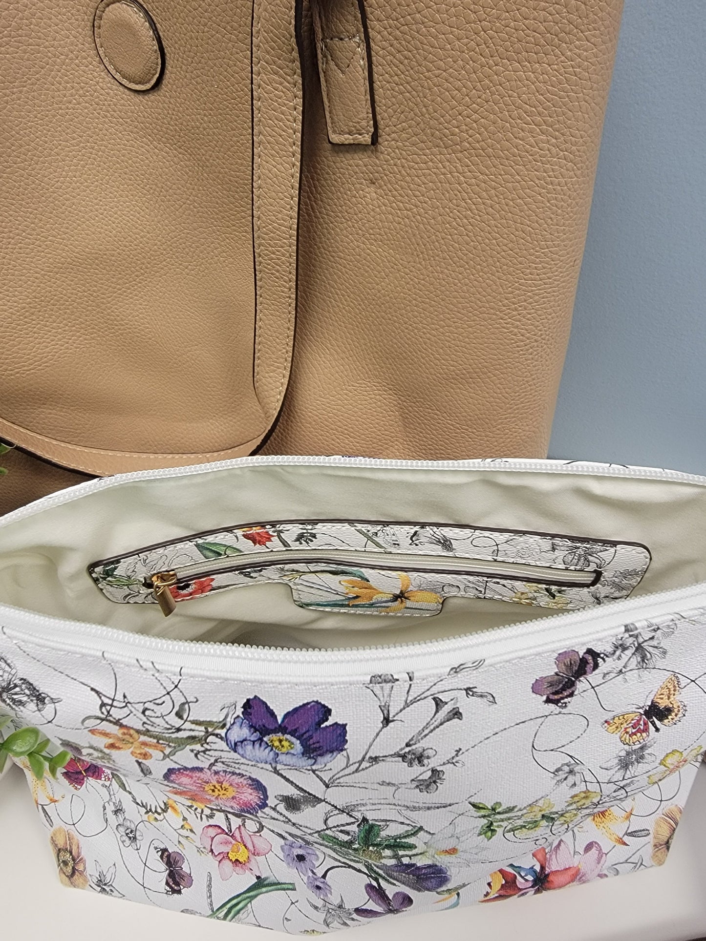 Reversable Temple Tote - White/Tan