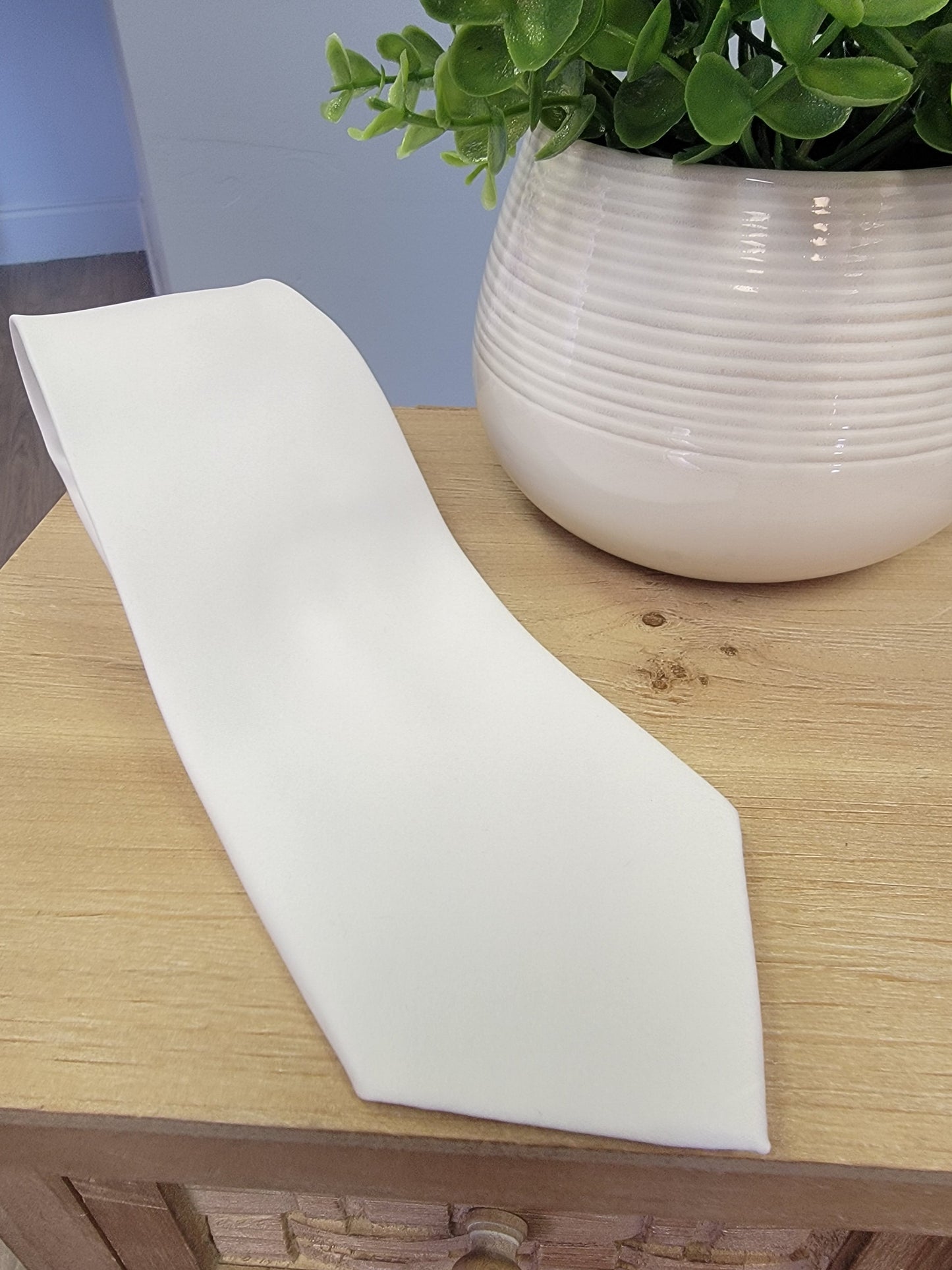 White Temple Tie - Plain