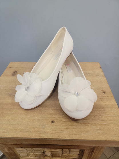 Bethany Girl's Shoe Available in size 4